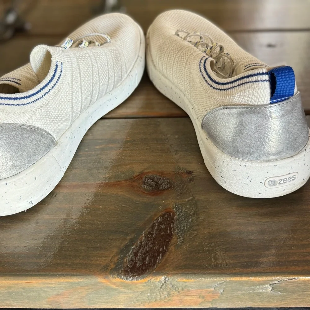 Bzees Slip On Sneaker Womens 10 White Athletic Casual Walking Shoes MARCHD1-S